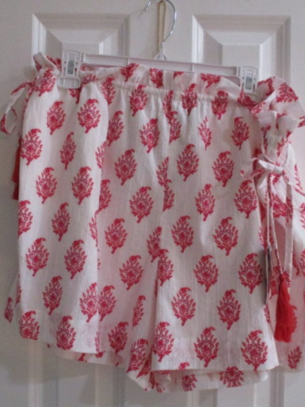 Roller Rabbit Paisely Red & White Ladies  Sz Large Shorts NWT